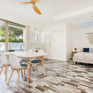 https://grand-studio-neuf-face-port-et-plage-parking-prive.fr-provencehotel.com